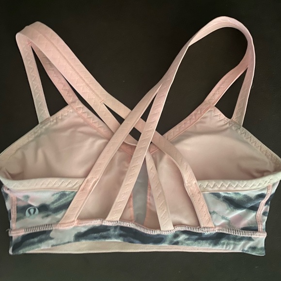 Lululemon sports bra/swim top - Picture 2 of 2